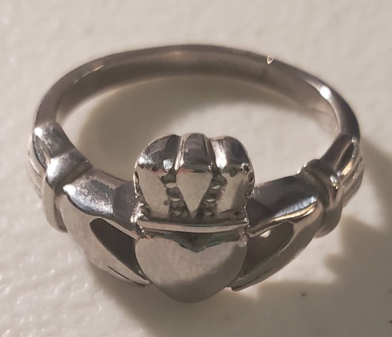 Stainless Claddagh Ring - Image 3